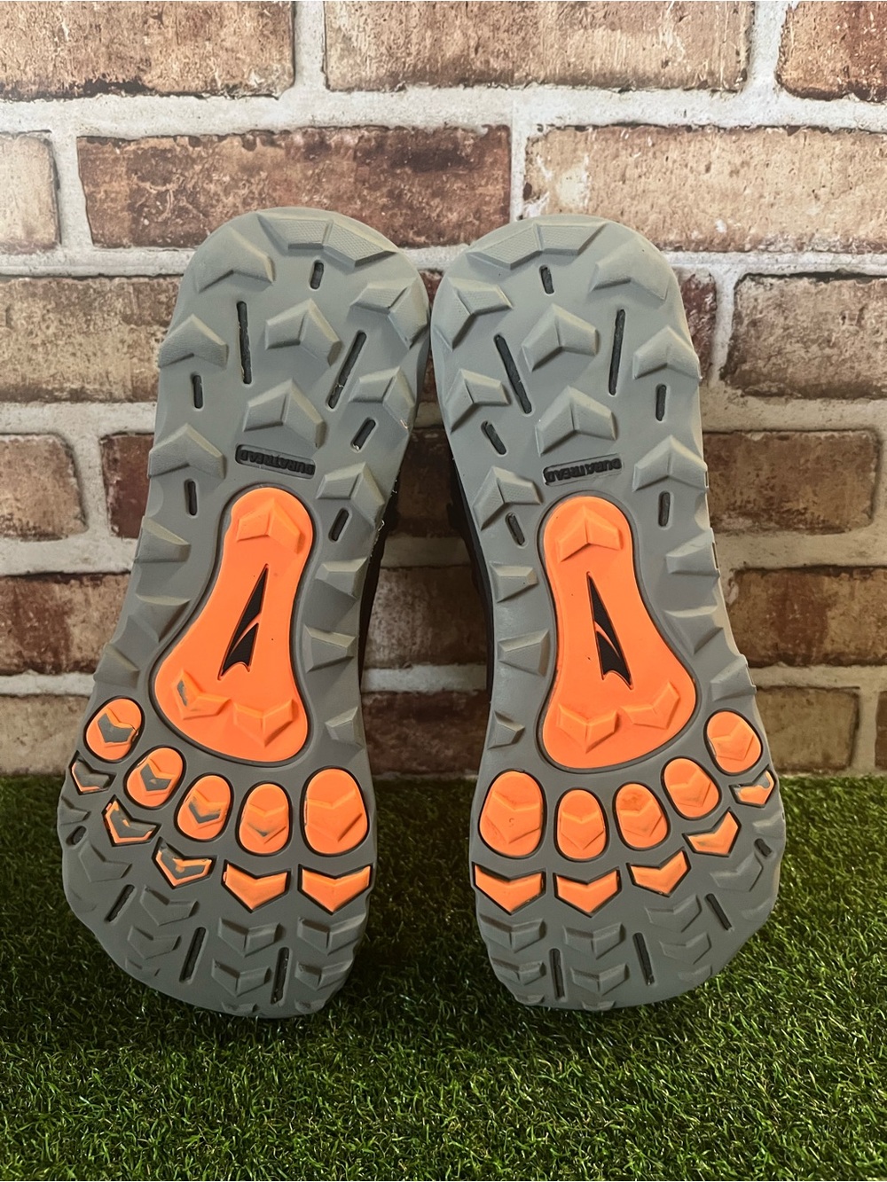 Altra - Picture 5 of 6